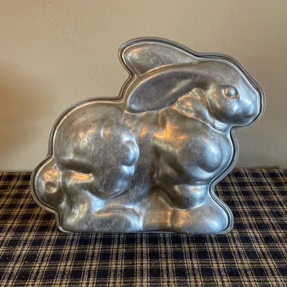 Vintage Bunny Cake Pan - Picture 1 of 10